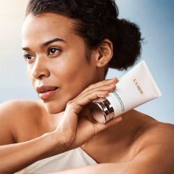 The Essence Foaming Cleanser